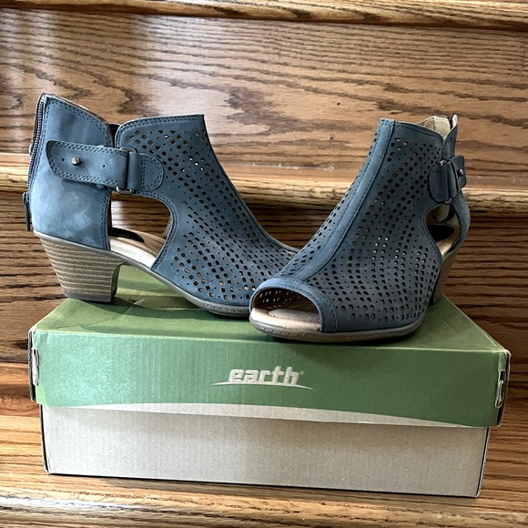 Earth Origins Peep-Toe Booties Size 6.5 Wide - Picture 1 of 7